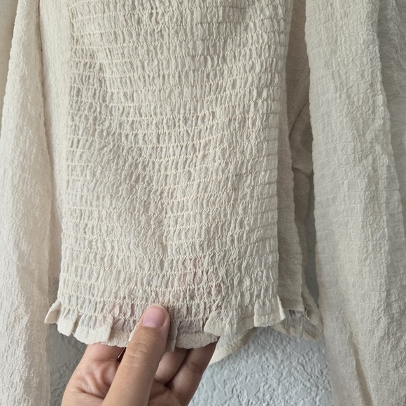 ASTR The Label XS Tonia Puff Sleeve Top Cream Ruched Smock Back NWT - Picture 5 of 8